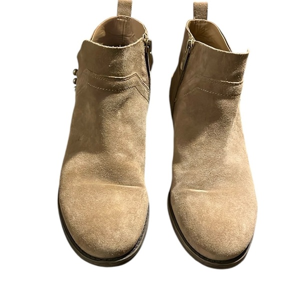 Franco Sarto Kelton Woman’s Ankle Boot Tan Suede Side Zip Gold Studded Size 8.5 - Picture 1 of 6